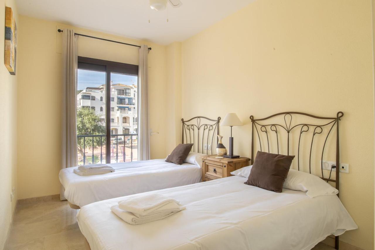 2261-Superb Apt On The Beach, On Duquesa Harbour Manilva Εξωτερικό φωτογραφία